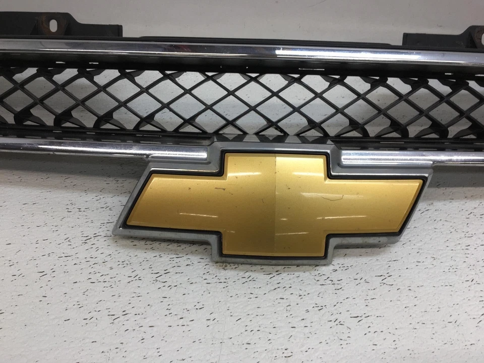 13 CHEVY TAHOE Grille Lt Black With Chrome Surround Upper - Image 2 of 2