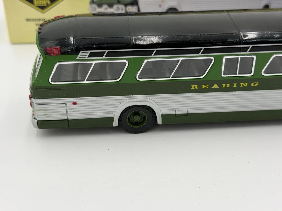 1:43 CORGI CLASSICS *READING LINES* GM 5301 TRANSIT BUS #54605 - Image 3 of 4