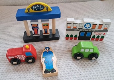 Wooden Train GAS STATION & HOSPITAL Buildings, Gas Station Attendant &  2 Cars