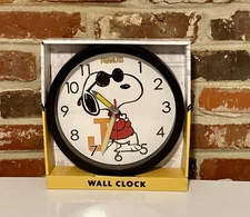 NEW 😎 Peanuts Snoopy Joe Cool Sunglasses 10-inch Wall Clock 🕕 Wall Art 🥜