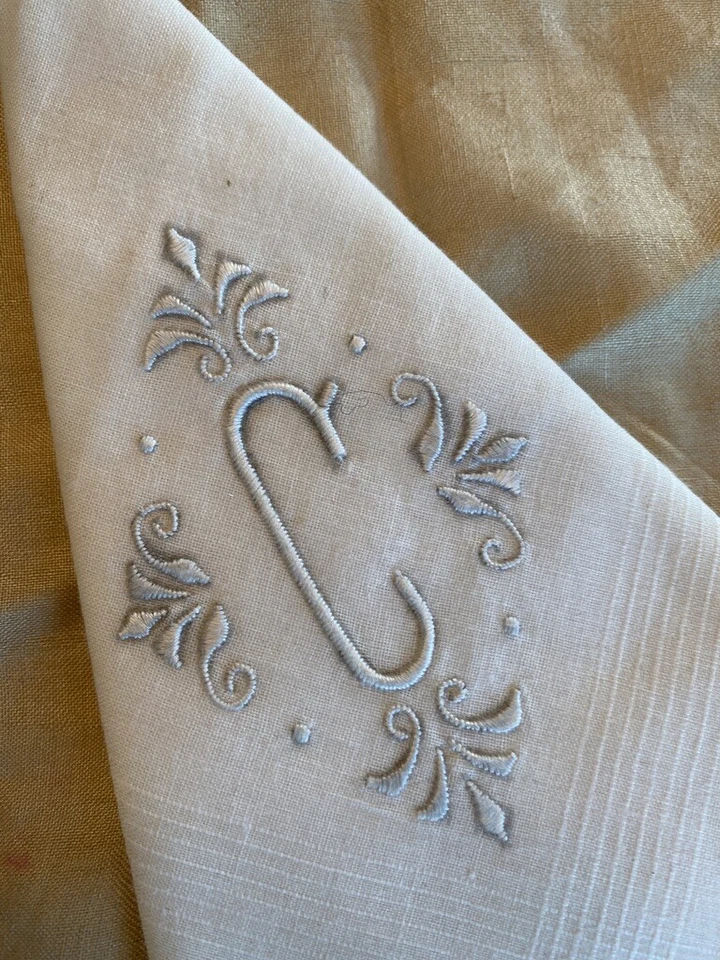 Antiguo lote de pañuelos para hombre de 1920 monograma "C" 1 seda cruda, 1 algodón nuevo con etiquetas vintage Foto 3 de 4