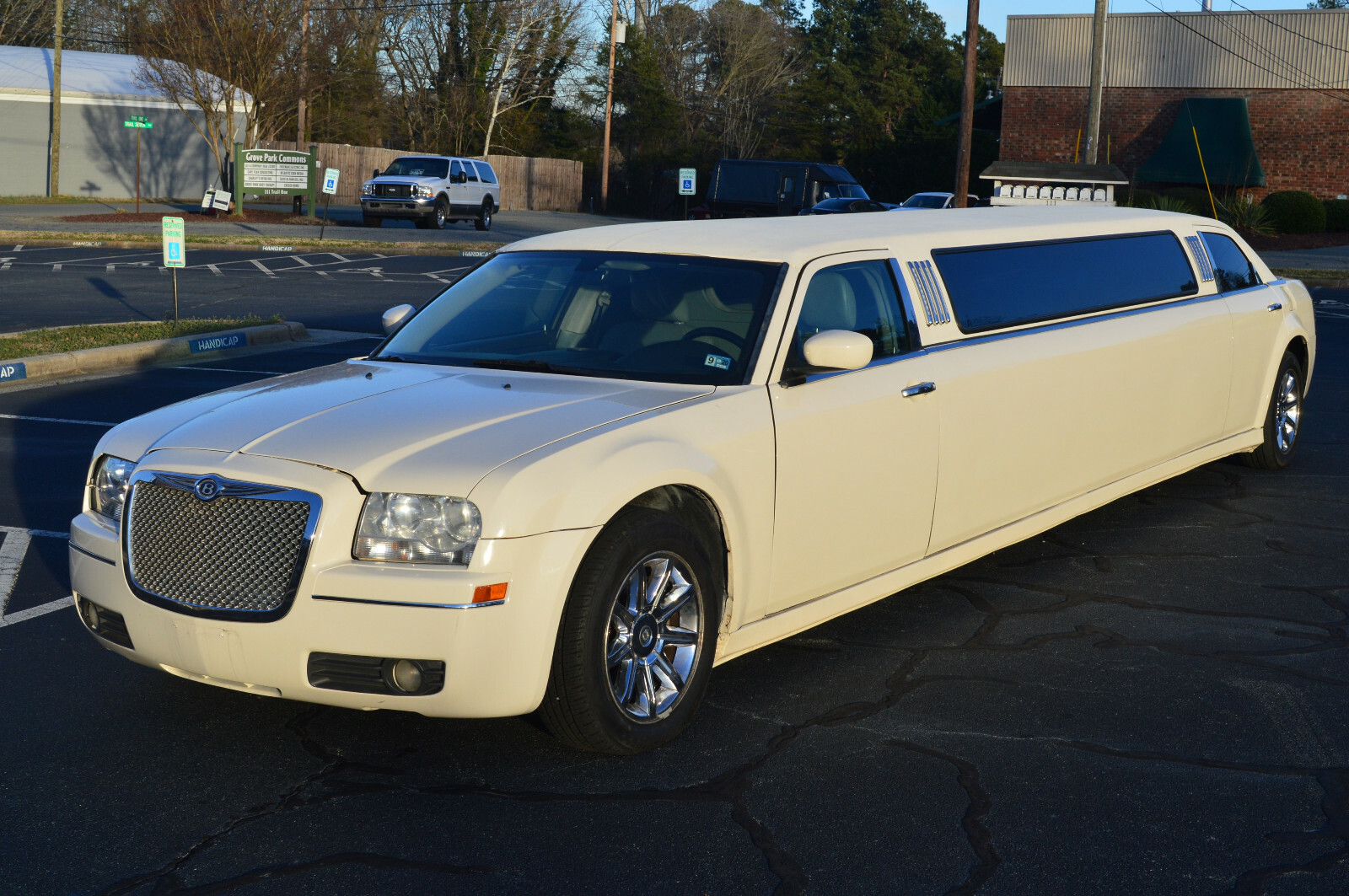 2007 Chrysler 300 Series limousine uper Stretch Chrysler 300 limousine 140