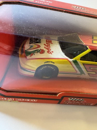 NASCAR 1994 Edition Racing Champions Terry Labonte 1:24 Kelloggs Stock Car - Picture 3 of 8