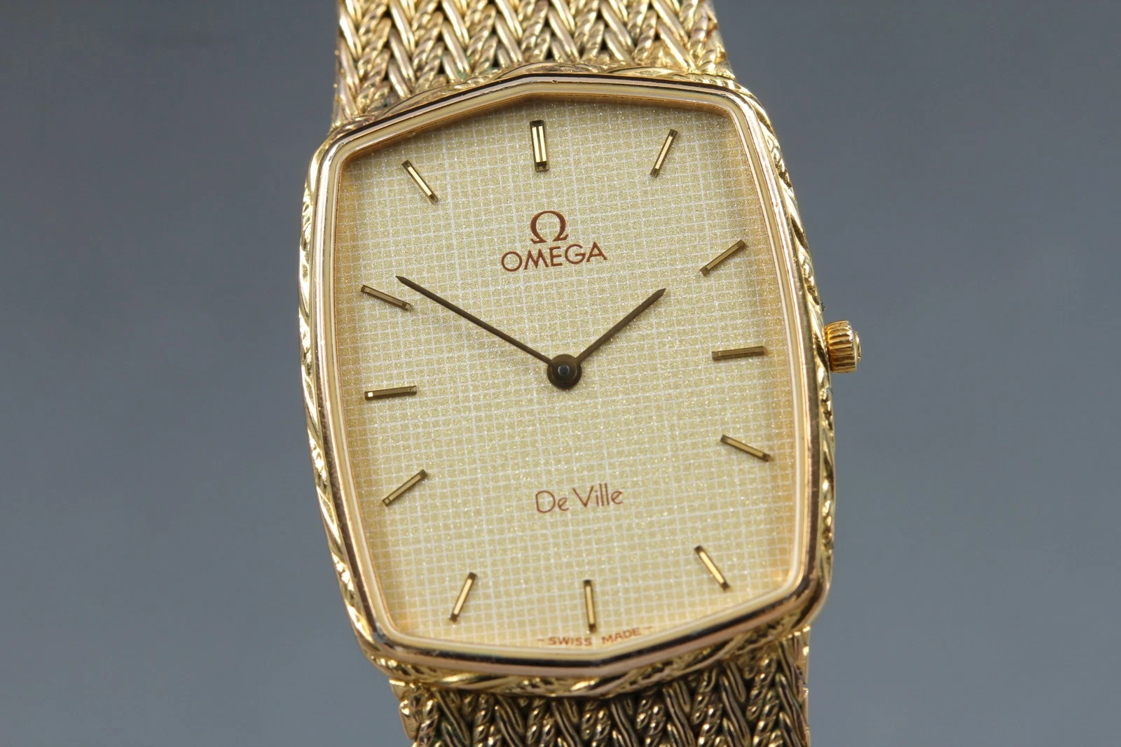 Omega — Vintage 1984 OMEGA De Ville Cal.1377 Ref.191.0215 Gold Roman Qz Mens Watch JAPAN