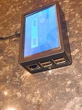 Raspberry Pi 2 mit Kali Linux OS mit integriertem Bildschirm 
