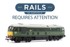 BACHMANN 'OO' GAUGE 32-427 BR TWO-TONE GREEN CLASS 24 D5085 DIESEL LOCOMOTIVE