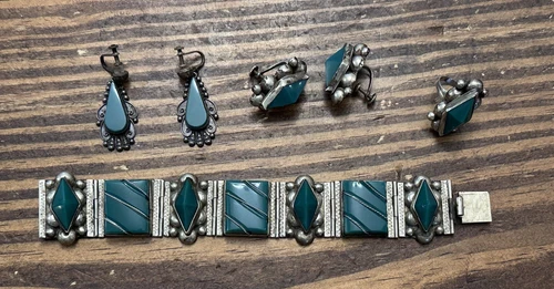 Vintage Green Onyx Carved Bracelet, Ring, & 2 Earrings Set Mexico Silver Stamp