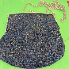 VTG. Made in Macau Beaded Kiss Lock Chain Strap Evening Purse Black Iridescent