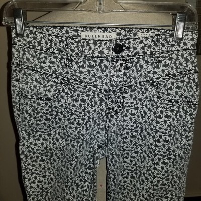 Skinniest Daisy Jeans Pants 