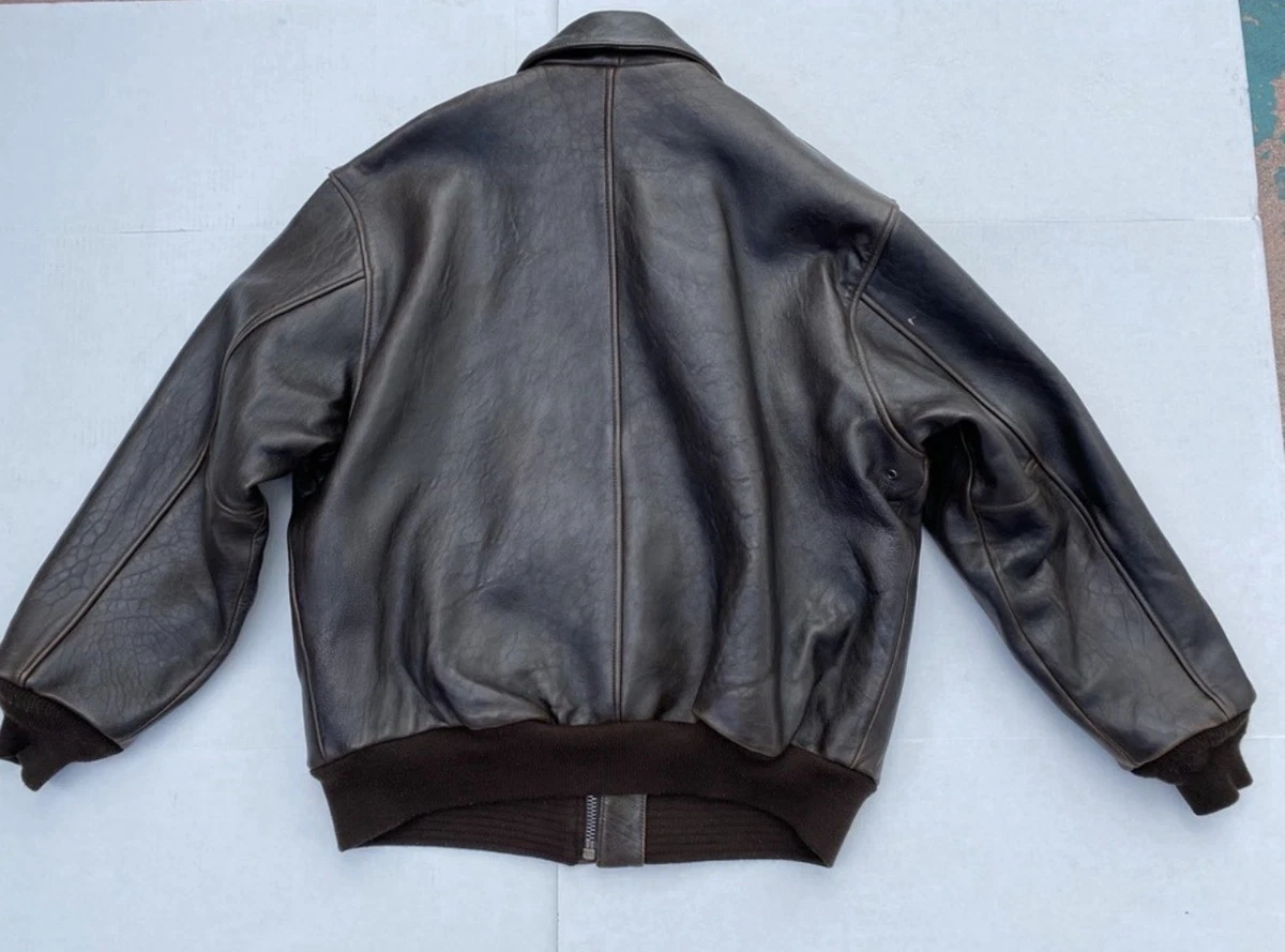 Chaqueta de vuelo Schott tipo A-2 de cuero Segunda Guerra Mundial con incrustación de mapa, X grande, marrón oscuro.