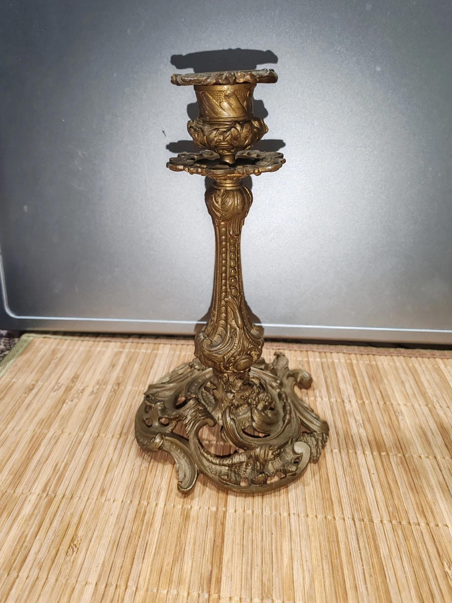Paire De Bougeoirs De Voyage En Bronze Du XVIIe Siècle