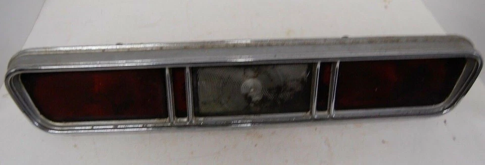 1967 Chevrolet Impala rear Tail Light Housing right side bezel trim lens OEM 67 - Imagem 3 de 4