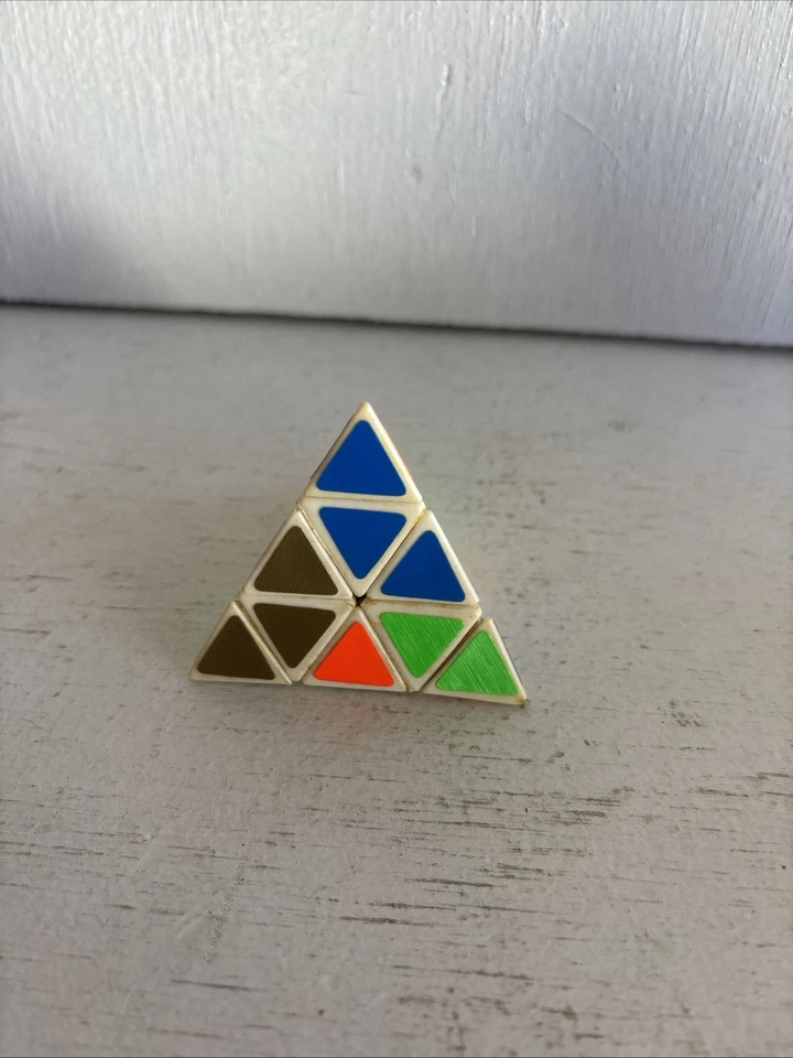 Vintage Pyraminx by TOMY 1981 Pyramid Rubix Cube Type Puzzle - Image 3 of 4