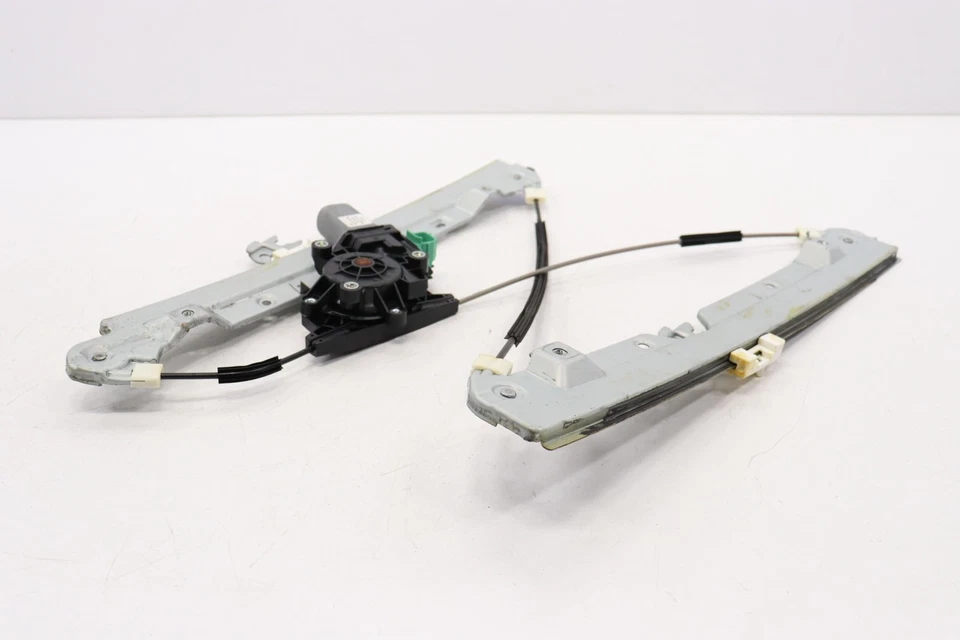 2017 - 2024 NISSAN ARMADA FRONT RIGHT SIDE DOOR WINDOW REGULATOR W/ MOTOR OEM - Image 4 of 4