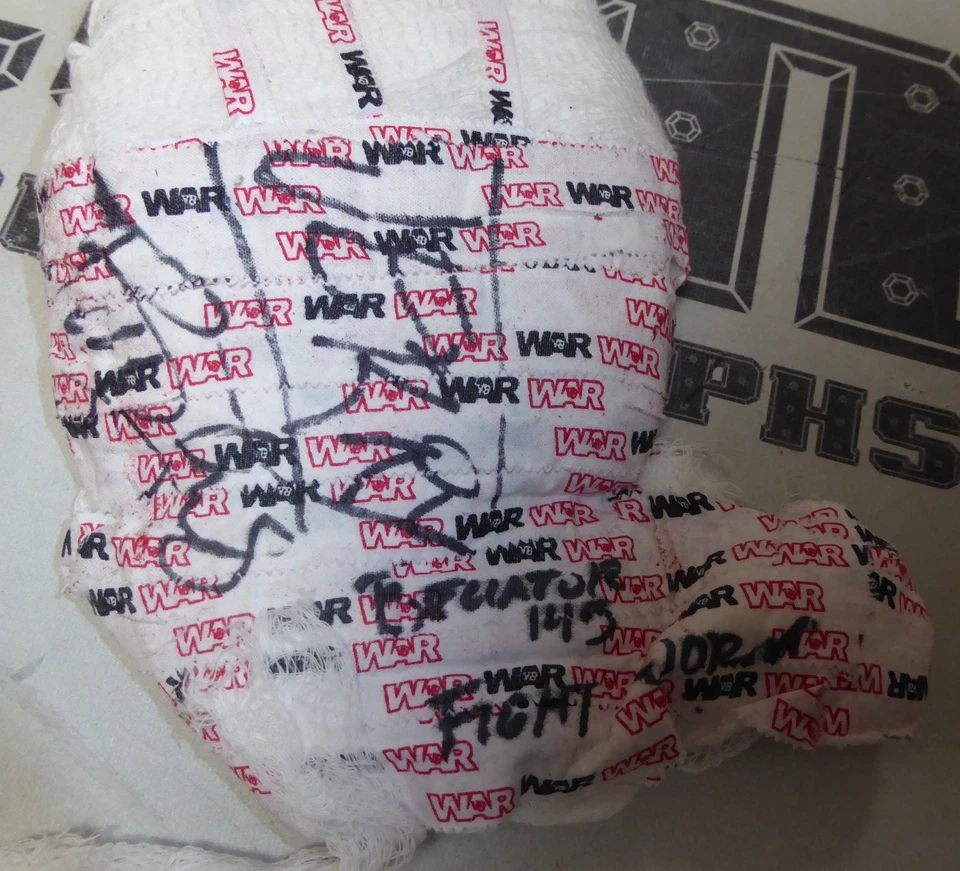 Bobby Lashley Signed Bellator MMA 145 Fight Worn Used Gloves Hand Wraps PSA/DNA - Image 4 of 4