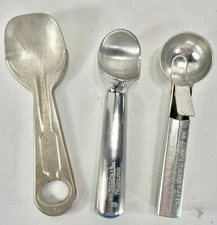 Vintage Zeroll Co Ice cream Scoop Blue Button Handel /Additional Vintage Scoops