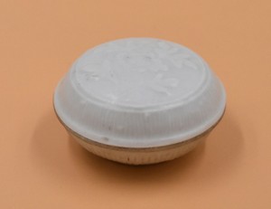 Porcelain box with cover flower Vung Tau cargo China late 17th kangxi