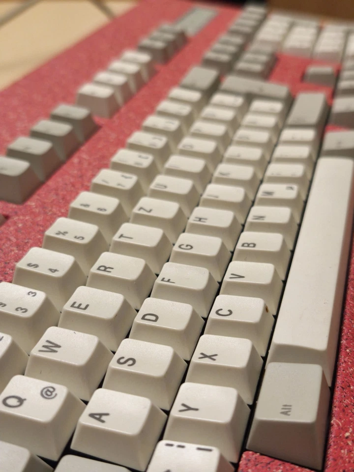 Vintage Cherry Pink Custom Keyboard / MY 3000 G81-3000LAD / PS/2 German QWERTZ - Image 3 of 4