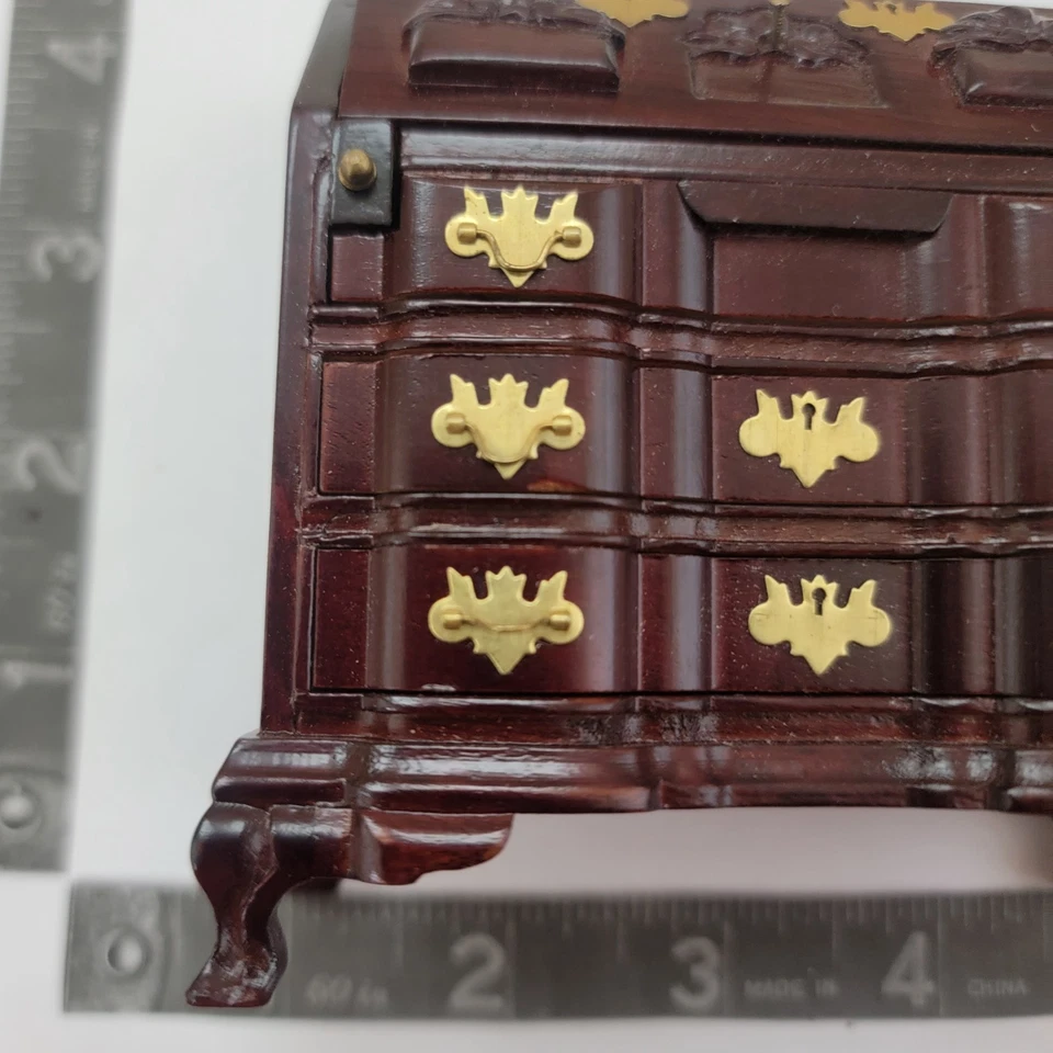 Secretária vintage com acabamento em mogno com gavetas removíveis e ferragens de latão - Imagem 4 de 4