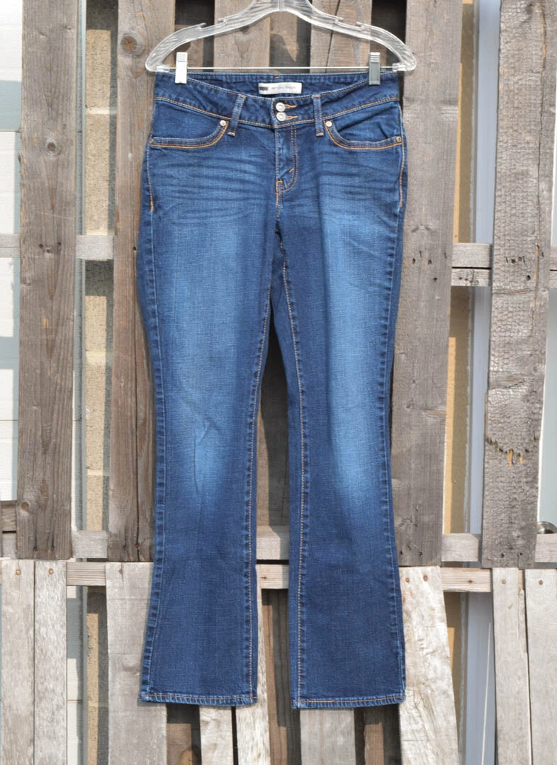 Levi's mid rise curvy straight shop jeans