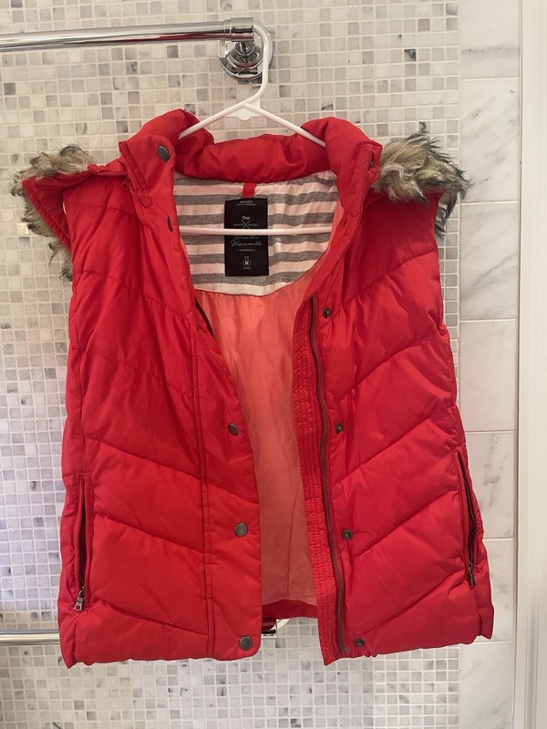 Women’s GAP Size Small Red puffy vest w/ hood Faux Fur hooded puffer vest S EUC
