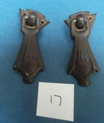 Pair small Edwardian Iron Drop down Drawer handles condition rusty base 2.7cm lo - 第 1/3 張圖片