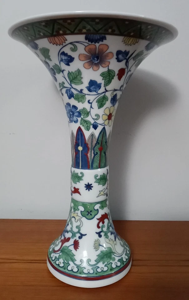 Chinese Porcelain Yongzheng Mark Enamel Flower Horn Vase Reproduction~Beautiful - Image 2 of 4
