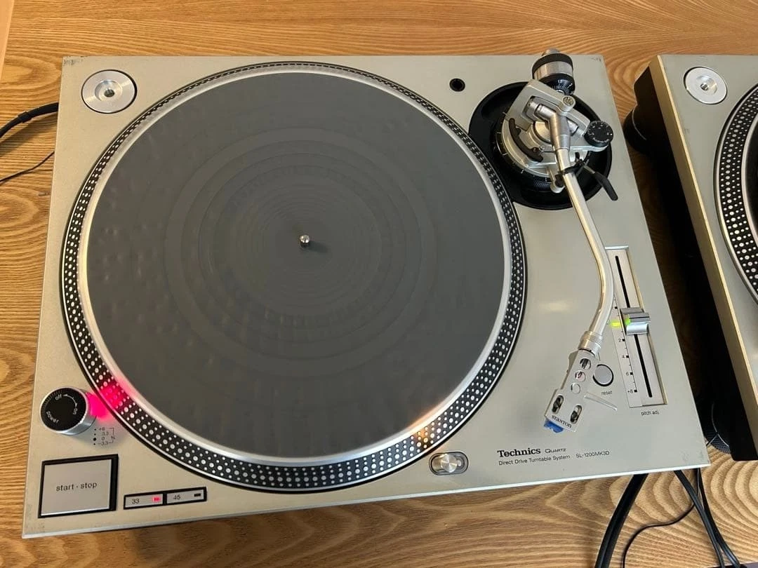 Preços baixos em Technics SL-1200MK3D Toca-discos para DJs em
