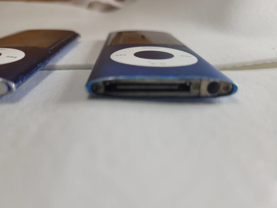 Apple iPod nano 5th Generation Blue (16GB) #3042 - Image 4 of 4