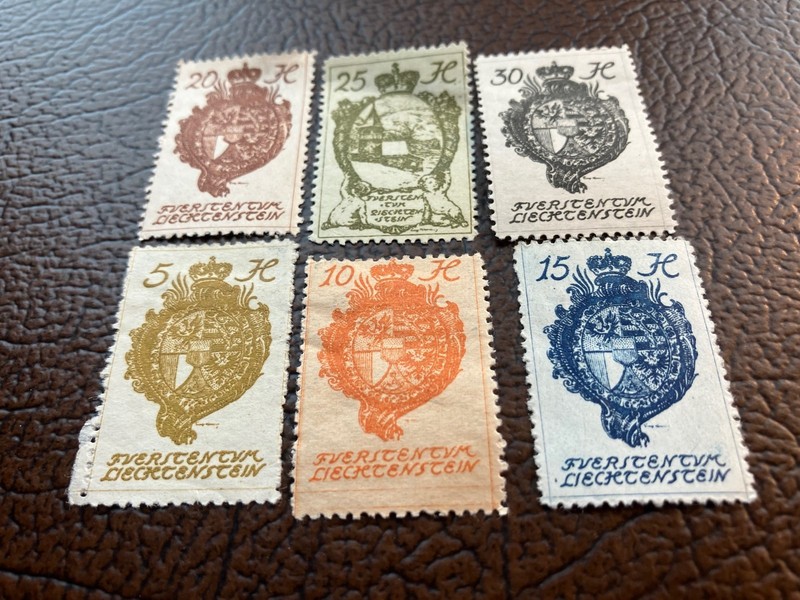 6 MINT HINGED STAMPS FROM LIECHTENSTEIN