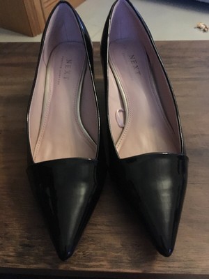 black pointed kitten heel shoes