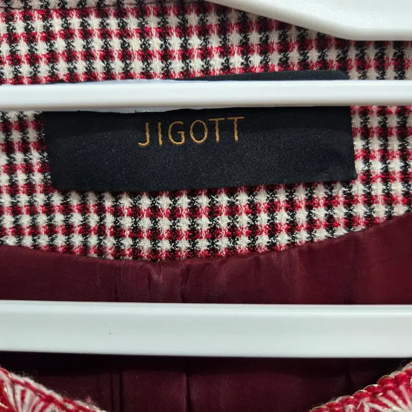 Jigott Checked Pattern Suit Two-Piece Set, Size 88 - image 5