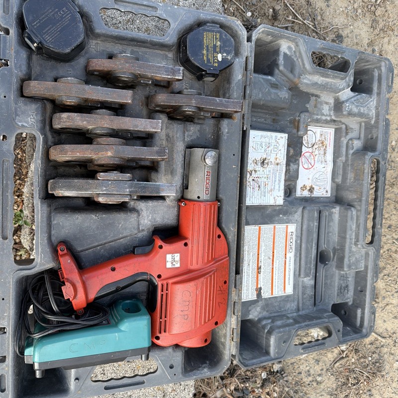 RIDGID 320-E Complete Pro Press Tool Kit With Jaws And Original Carrying Case
