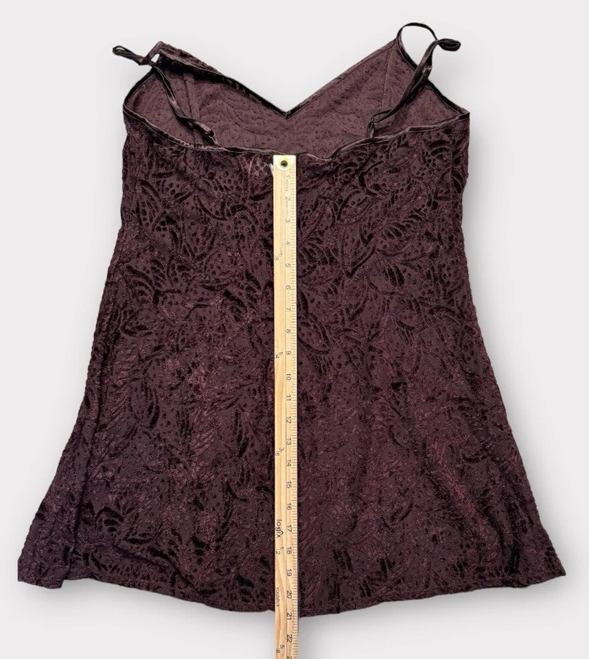 Vestido lencería para mujer Victoria's Secret grande borgoña de terciopelo aplastado Foto 3 de 4