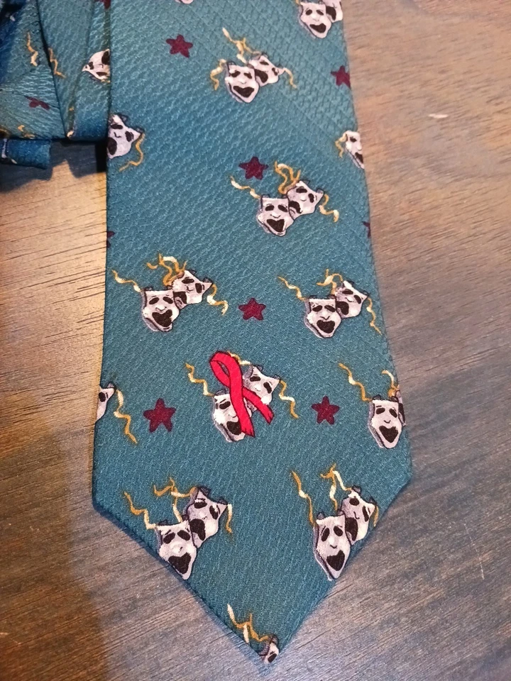 Corbata Broadway Cares Ribbon Project años 90 - Elizabeth Kurtzman lucha contra el SIDA Foto 2 de 4