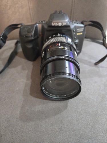 Appareil photo argentique Minolta X300 avec objectif 50 mm f/1,7 MD - France