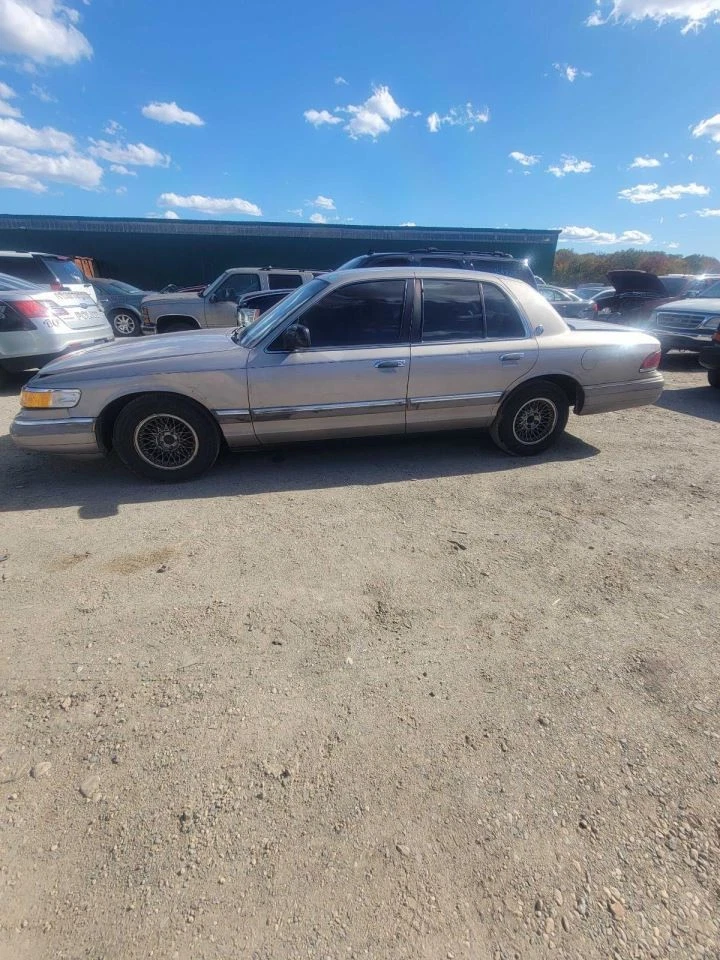 Driver Left Headlight Fits 92-94 GRAND MARQUIS 1644142 - Image 4 of 4