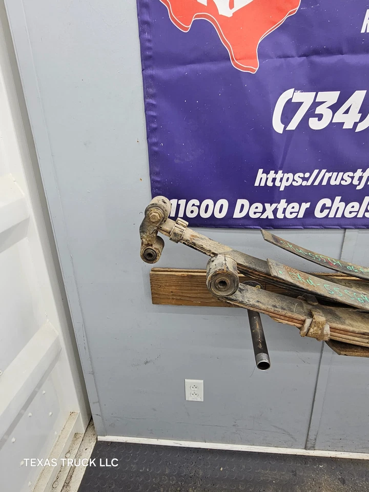 Par de resortes de hoja traseros Ford F250 F350 Super Duty 1999-2007 Foto 3 de 4