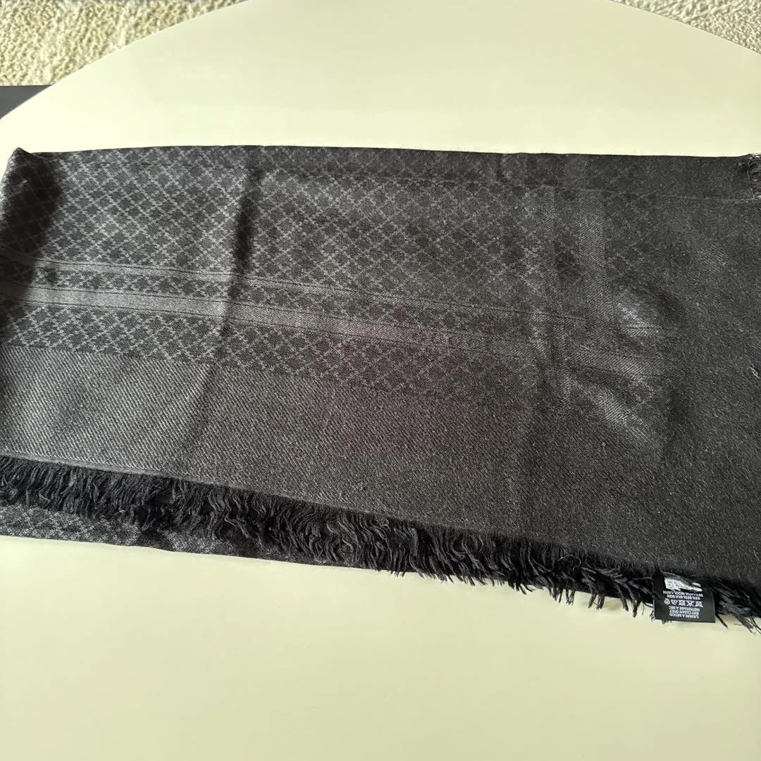 Foulard GUCCI noir laine soie mélangée motif diamant unisexe 51x51 pouces