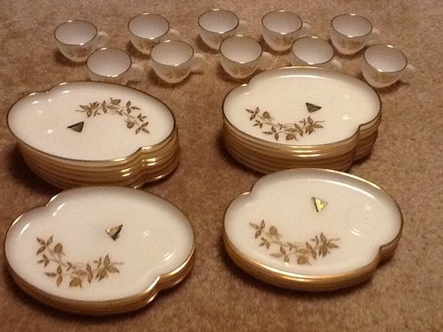 Federal Glass Company ● Atomic Flower ● Gold ● Snack Sets ● 18 Plates & Cups - Picture 5 of 10
