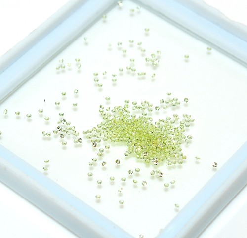 Natural Peridot Round Cut 1 mm Lot 25 Pieces Faceted Untreated Loose Gemstones - Picture 7 of 7