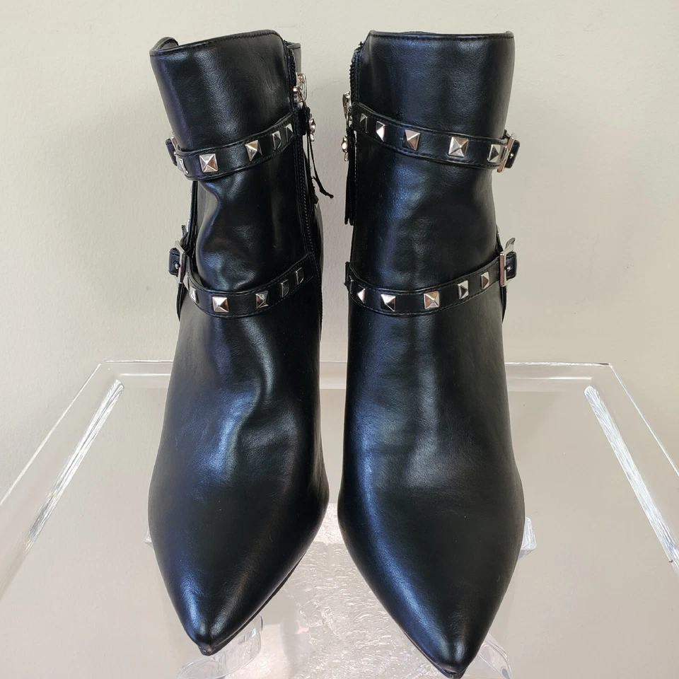 Женские сапоги Betseyville 9 черные искусственная кожа серебристые с заклепками заостренный носок  - Изображение 2 из 4