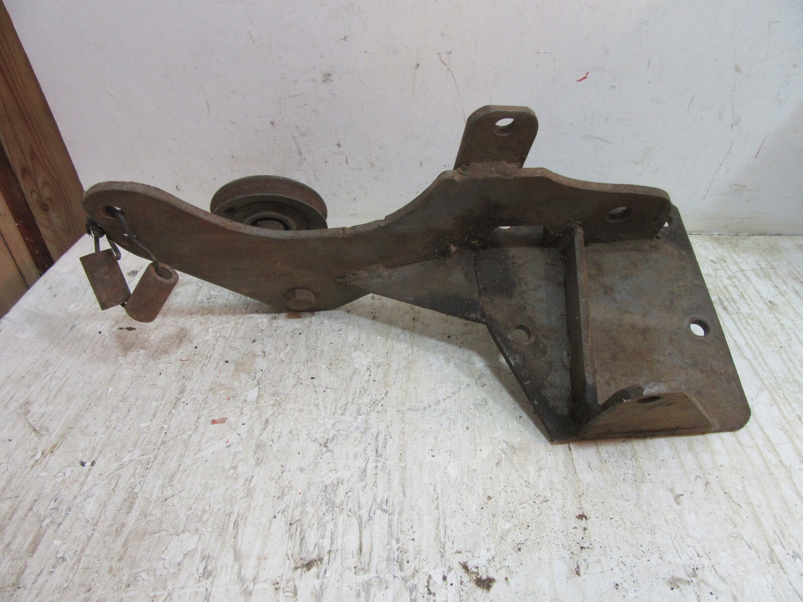 FORD Air Conditioner Compressor Mount  W/352 Engine