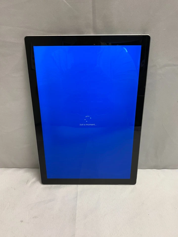 Tablet Microsoft Surface Book 1796 plateada 16 GB RAM 1 TB almacenamiento Windows 10 Pro Foto 2 de 4