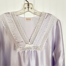 Vintage Pastel Purple Long Satin Barbizon Nightgown V-Neck Lace Bow Granny