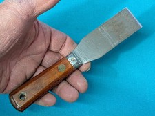 Vintage Red Devil #4131  1-1/4" Rigid Putty Chisel Hardwood Scales Hanger Hole