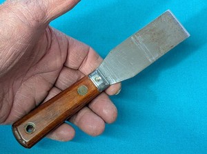 Vintage Red Devil #4131 1-1/4" Rigid Putty Chisel Hardwood Scales Hanger Hole