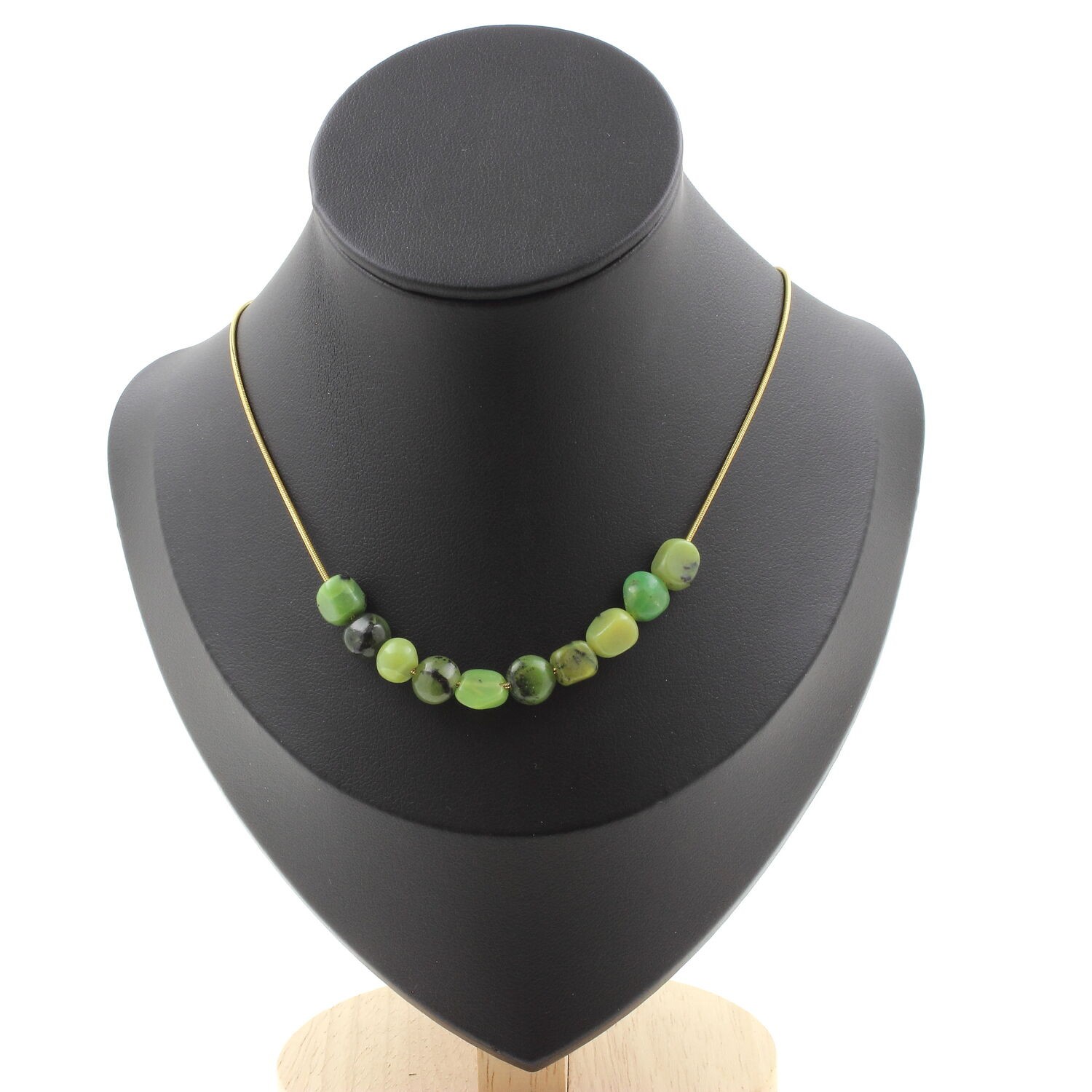 Collier Jade Néphrite de Xiuyan minéraux naturels pour votre séance de méditation quotidienne