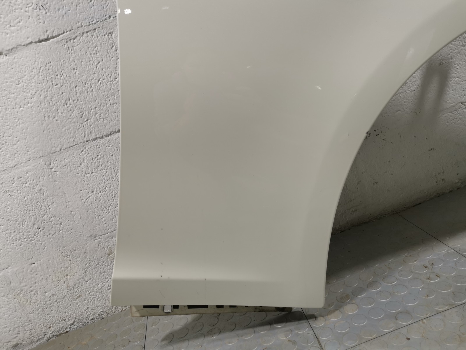 Maserati Ghibli RWD 3.0 2015 Front Right Passenger Side White Color Fender OEM