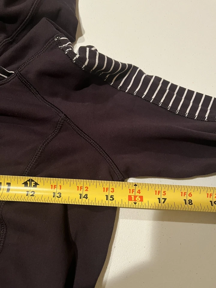 Usada en Excelente Condición Lululemon Think Fast Sudadera con Capucha Top Rayas Paralelas Negra Blanca Talla 4 Difícil de Encontrar Foto 4 de 4